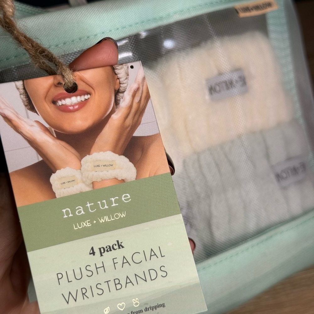 Nature Luxe + Willow Plush Facial Wristbands